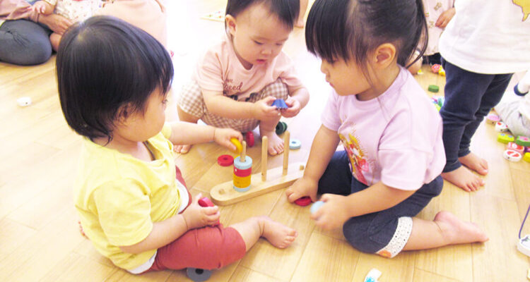 保育園のこどもたち